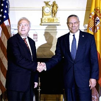 El ministro español y el secretario de Estado norteamericano, durante su encuentro en Washington.