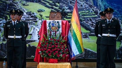 The symbolic remains of Fernando Túpac Amaru arrive in Peru last Sunday.