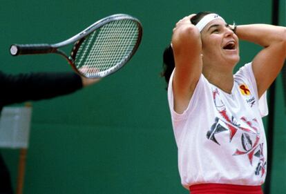 Arantxa Sánchez-Vicario lanza la raqueta al aire al ganar su segunda final de Roland Garros el 5 de junio de 1994. Volvería a ganar en 1998.
