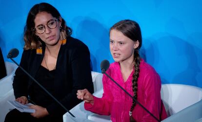 "¡Cómo os atrevéis!", ha preguntado Greta Thunberg a los líderes mundiales durante su intervención en la Cumbre del Clima de la Organización de las Naciones Unidas en Nueva York, este lunes. La activista sueca, de 16 años, reprochó entre lágrimas la pasividad de los países ante los efectos del cambio climático: "Estamos al inicio de una extinción masiva y de lo único que podéis hablar es de dinero y de cuentos de hadas sobre un crecimiento económico eterno".