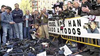 Manifestación ante la embajada de EE UU en Madrid tras la muerte de José Couso, en 2003.