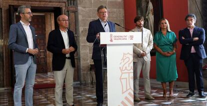 El presidente de la Comunidad Valenciana, Ximo Puig, comparece tras la reunión con los representantes de la patronal hotelera Hosbec.