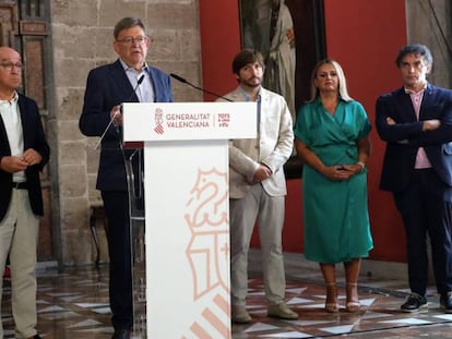 El presidente de la Comunidad Valenciana, Ximo Puig, comparece tras la reunión con los representantes de la patronal hotelera Hosbec.