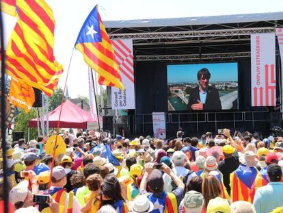 Carles Puigdemont interviene en vídeo en la concentración independentista de Estrasburgo, el pasado miércoles. 
