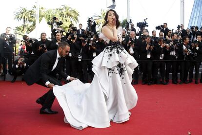 La actriz de Bollywood Aishwarya Rai posa para los medios a su llegada al estreno de la película 'Youth' (Juventud) en Cannes, el 20 de mayo del 2015.