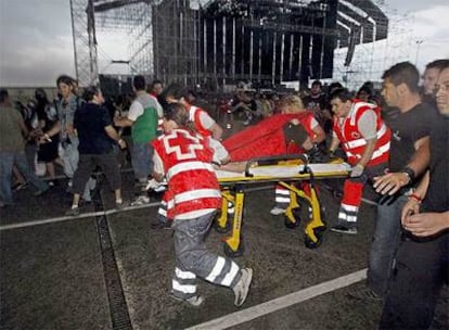 Una fuerte tromba de lluvia y viento provocó la caída de una plancha de sonido que causó un traumatismo cranoencefálico a un joven