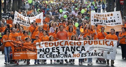 Profesores, padres y alumnos del colegio Cremona de Alaquàs.