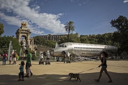 L'avió 'aterrat' a la Ciutadella.