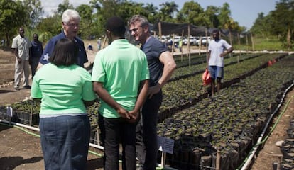 El actor Sean Penn y Bill Clinton en Hait&iacute;.