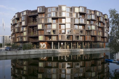 La residencia de estudiantes Tietgen Kollegiet, diseñada por el estudio de arquitectos danés Lundgaard & Tranberg, está inspirada en las increíbles casas redondas de la etnia Hakka de China.