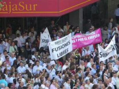 Manifestación de empleados de Cajasur en 2010.