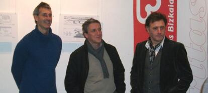 Los promotores de 'Viñetas con causa' en la presentación de la exposición en Bilbao.