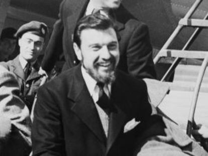 El agente doble George Blake a su llegada a Londres, en 1953, tras ser liberado por Corea del Norte.