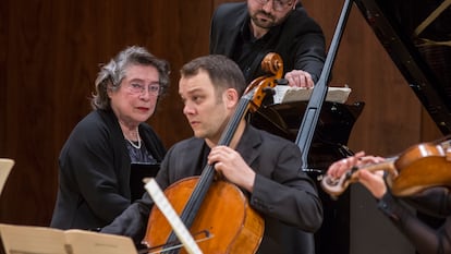La gran pianista Elisabeth Leonskaja durante la interpretación del Quinteto con piano op. 34 de Brahms el martes en el Auditorio Nacional. En el centro, el violonchelista Claudius Popp.