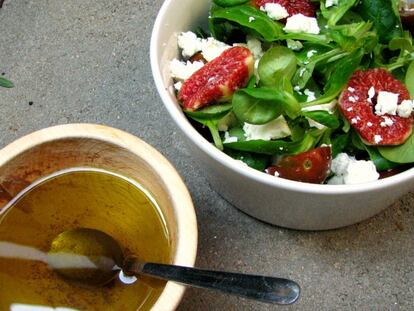 Ensalada de higos, feta y romero