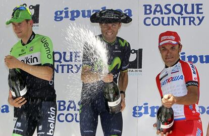 Otra victoria en la Clásica de San Sebastián para Valverde que, en la edición de 2014, se impone a Bauke Mollema (I) y a Purito Rodríguez (D).