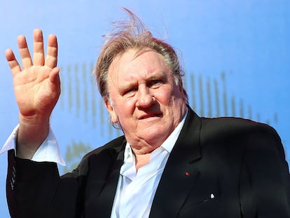 Gerard Depardieu waves as he arrives during a red carpet event for the movie 'Novecento- Atto Primo' at the 74th Venice Film Festival in Venice, Italy, Italy September 5, 2017.