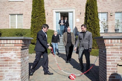 Carles Puigdemont en su casa de Waterloo.