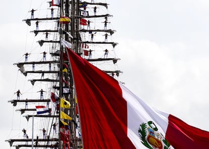 Según la organización, en esta edición van a participar más de 10.000 embarcaciones, y en total participan barcos de 24 países. En la imagen, detalle del buque 'BAP Union', con bandera peruana.