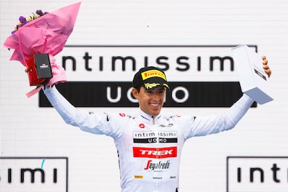 Juanpe López, con la maglia blanca del Giro de 2022.