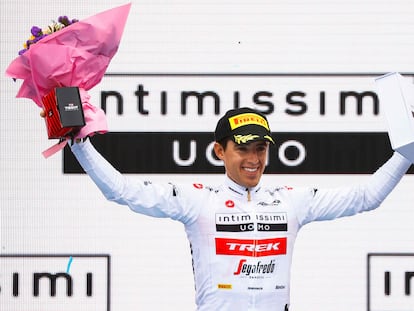 Juanpe López, con la maglia blanca del Giro de 2022.