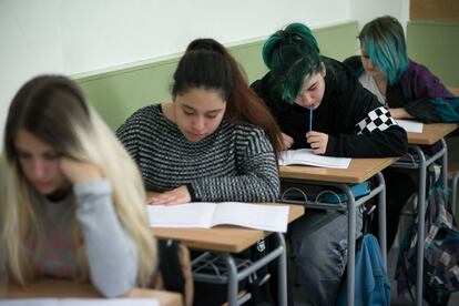 Alumnos de 4º de ESO del IES NarcÍs Monturiol.