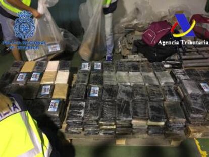 Tres personas han sido detenidas, acusadas de pertenecer a una organización que introducía droga en España procedente de Colombia