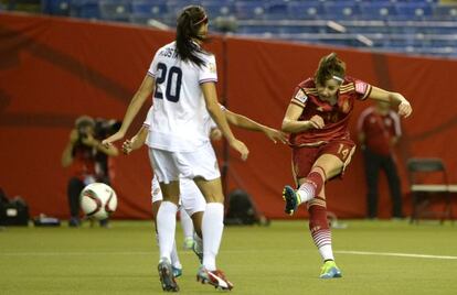 Vicky Losada, en el momento de marcar el gol de España.