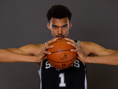 Victor Wembanyama #1 of the San Antonio Spurs poses for a portrait during the 2023 NBA rookie photo shoot at UNLV on July 12, 2023 in Las Vegas, Nevada.