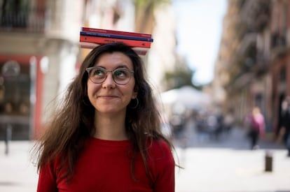 <b>CARLOTA FREIXENET </b>(30 anys), llibretera a La Carbonera, al Poble-sec (Barcelona). Llibre: en té tres al cap, però si n’hagués de recomanar un, seria 'Aliment', de Martí Sales, que barreja cos i esperit.