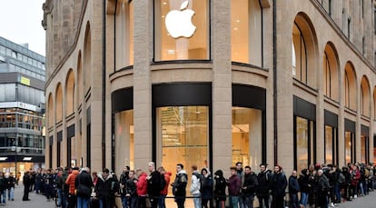 Colas en una tienda de Apple Alemania para adquirir el nuevo iPhone X.