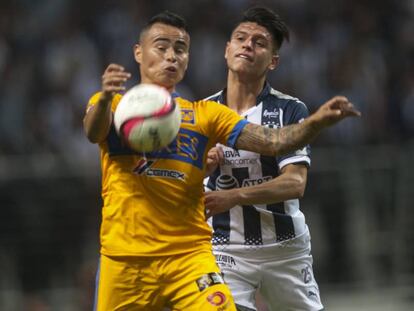 Zelarayán y González, durante el clásico regio.