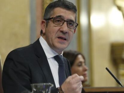 El recién elegido presidente del Congreso, Patxi López, se dirige a los diputados durante la sesión constitutiva de la Cánara baja.