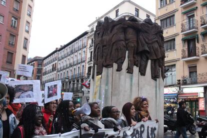 La marcha, en la plaza de Antón Martín, en un simbólico contraste.