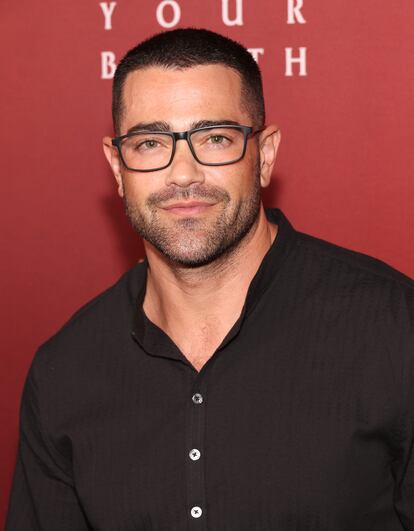 After the success of 'Desperate Housewives,' Jesse Metcalfe starred as the son of Bobby and Pamela Ewing in the reboot of the iconic series 'Dallas,' which ran for three seasons. In 2008, he announced plans to direct his first film, intending to share his personal experiences with addiction and rehabilitation. However, the project was ultimately shelved due to financing issues. Following a quieter stint in low-budget action films, Metcalfe found a niche in family-friendly programming on the Hallmark Channel and in Christian cinema, where he has continued to work consistently.

In the picture, Jesse Metcalfe in 2024.