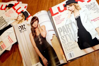 El fin de la revista Lucky tal y como la conocíamos. Después de 15 años, Lucky Magazine pone fin (al menos por el momento) a su edición impresa. Aunque sobrevive su versión online, ha sido reconvertida en Lucky Shops, un comercio electrónico en el que hacerte con prendas, accesorios y productos de belleza de las mejores marcas.