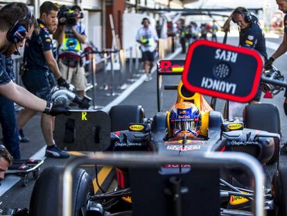Los mecánicos de Red Bull en un pit stop.