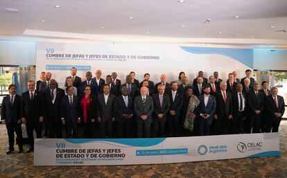 Los participantes de la última cumbre de la CELAC posan para la foto de familia, el enero de 2023 en Buenos Aires (Argentina).