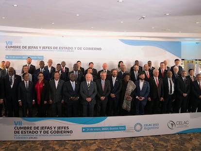 Los participantes de la última cumbre de la CELAC posan para la foto de familia, el enero de 2023 en Buenos Aires (Argentina).