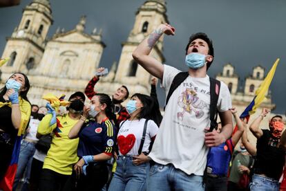 Manifestantes en el cuarto día de protestas en Bogotá, Colombia