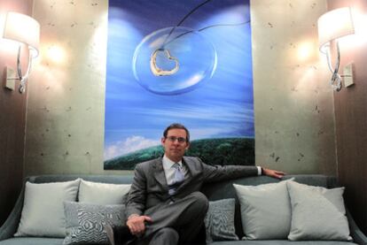 Michael J. Kowalski, en la tienda que la joyería de lujo ha abierto en Barcelona.