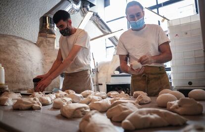 En el restaurante Mo de Movimiento elaboran su propio propio pan, que además venden a los clientes, y sus propias pizzas con ingredientes ecológicos y de proximidad.