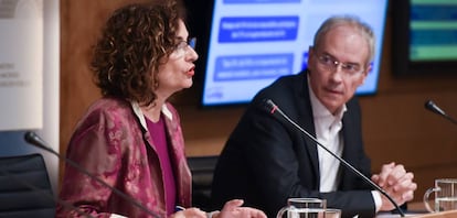 La ministra de Hacienda, María Jesús Montero, y el secretario de Estado del ramo, Jesús Gascón, en la presentación de las medidas fiscales anunciadas en septiembre.