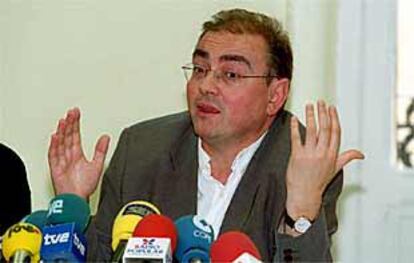 Javier Madrazo, durante la conferencia de prensa que ofreció ayer en San Sebastián.