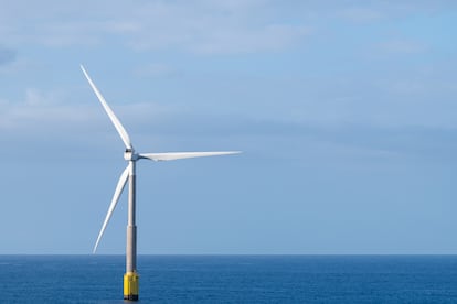 Turbina eólica en la costa del municipio de Santa Lucía de Tirajana (Gran Canaria).