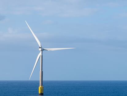 Turbina eólica en la costa del municipio de Santa Lucía de Tirajana (Gran Canaria).