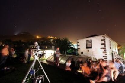 Sesión de observación nocturna en El Pósito, en Villa de Mazo (La Palma).