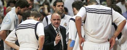 Laso, da instrucciones a sus jugadores