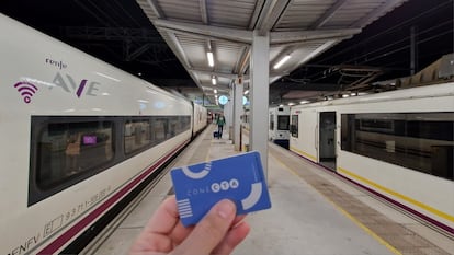 Estación del AVE y usuario de la tarjeta Conecta.