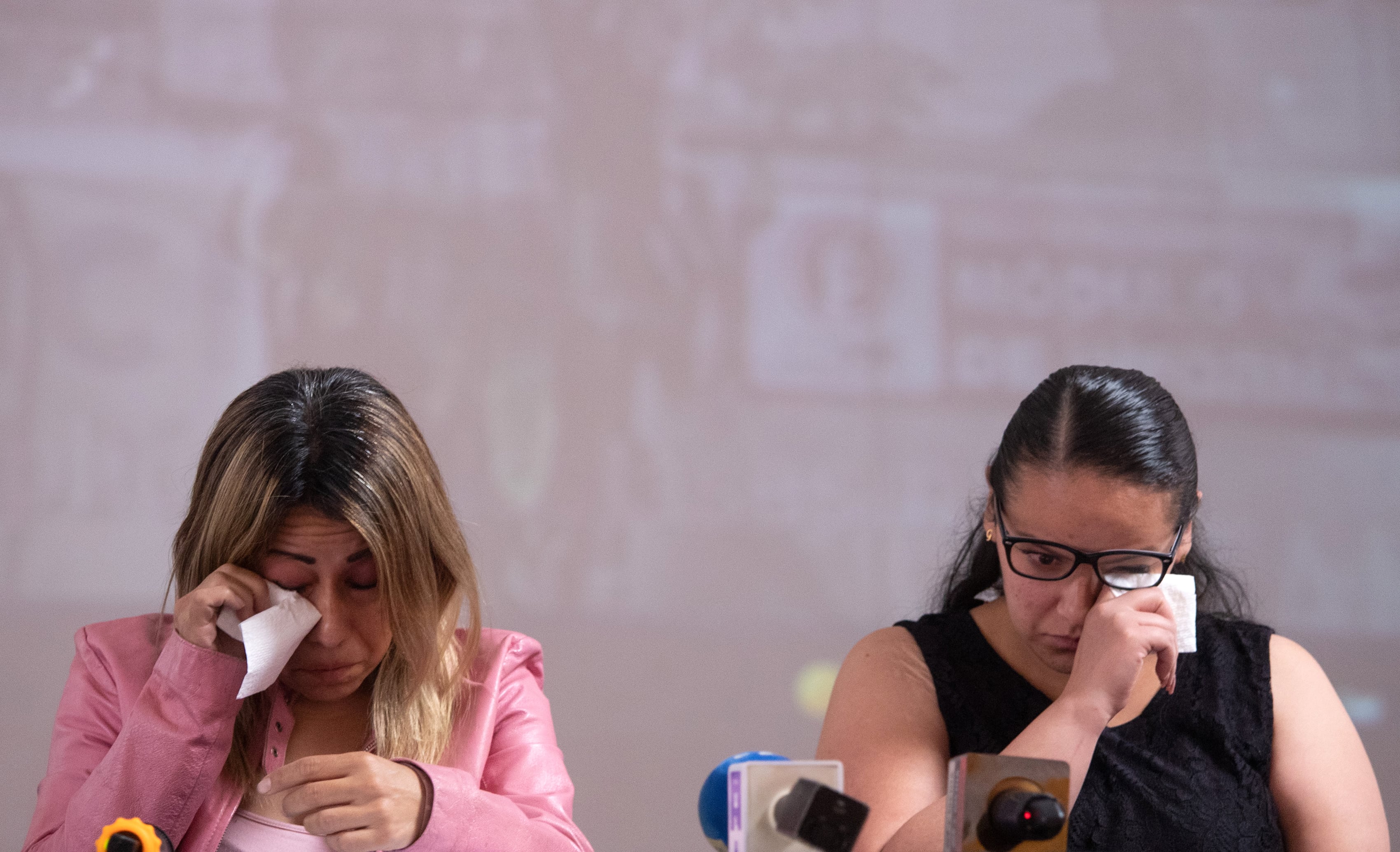 Patricia Espinosa, hermana de Rubén Espinosa, y Gabriela Mejía, hija de Alejandra Negrete, este miércoles.